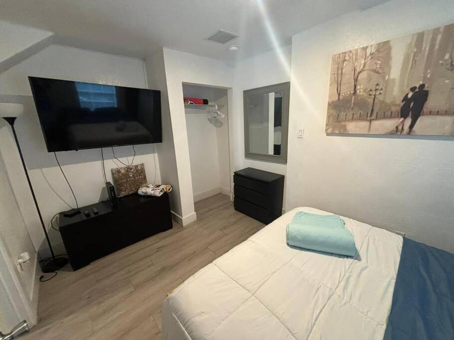 Quiet & Centrally Located House - Private Parking, Laundry And Storage For Luggage Miami Buitenkant foto
