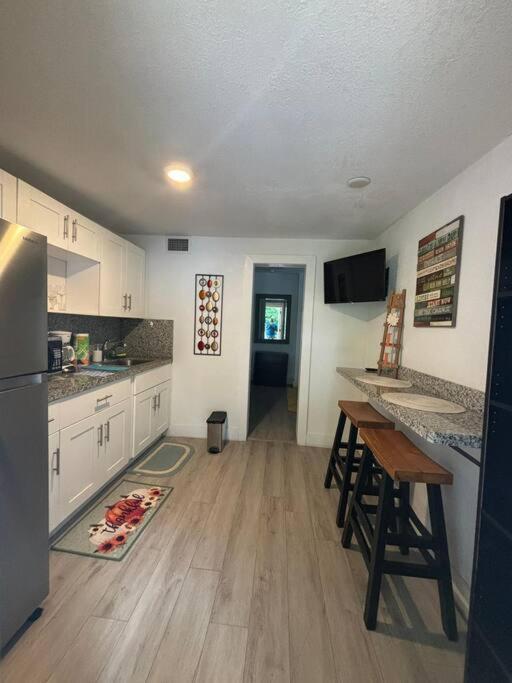 Quiet & Centrally Located House - Private Parking, Laundry And Storage For Luggage Miami Buitenkant foto