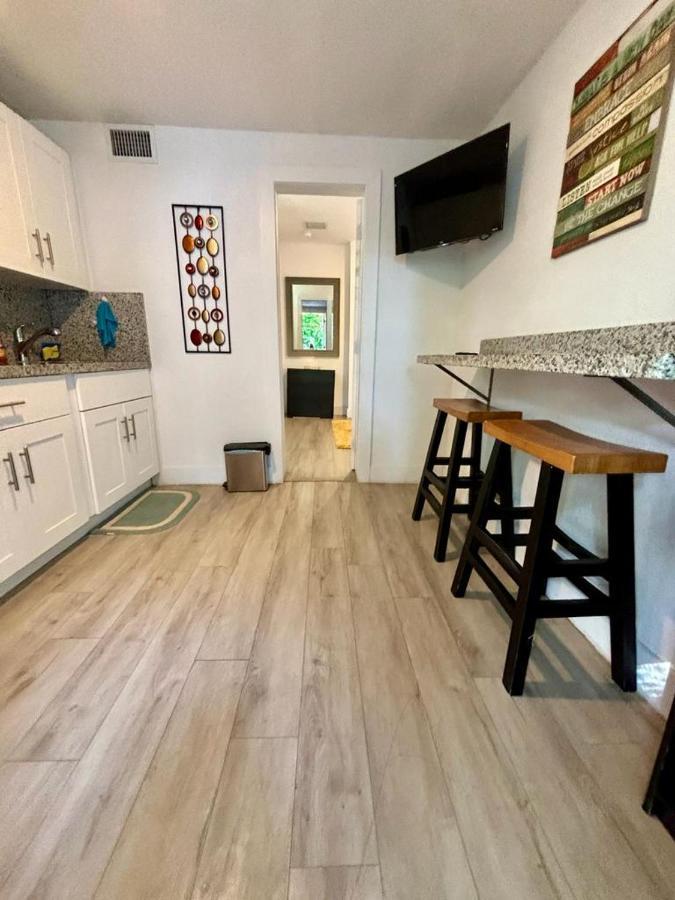 Quiet & Centrally Located House - Private Parking, Laundry And Storage For Luggage Miami Buitenkant foto