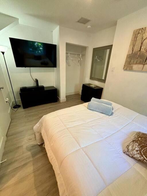 Quiet & Centrally Located House - Private Parking, Laundry And Storage For Luggage Miami Buitenkant foto
