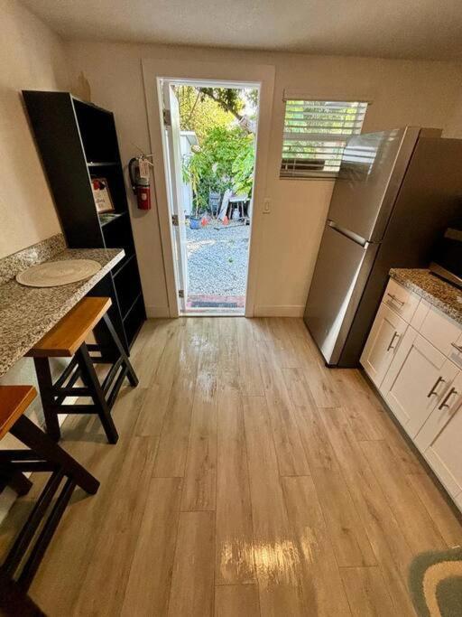 Quiet & Centrally Located House - Private Parking, Laundry And Storage For Luggage Miami Buitenkant foto